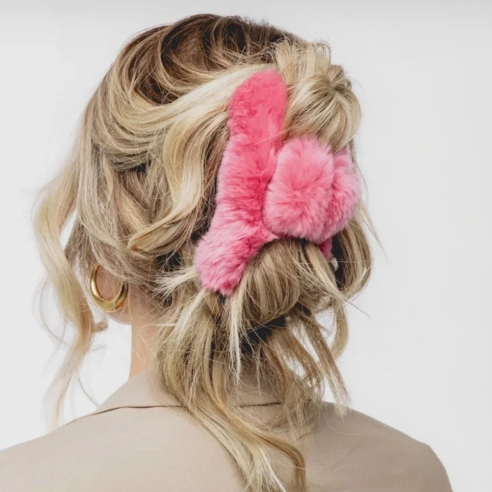 Plush Faux Fur Claw Clip & fuzzy Scrunchie Bundle – Pink/Pastel